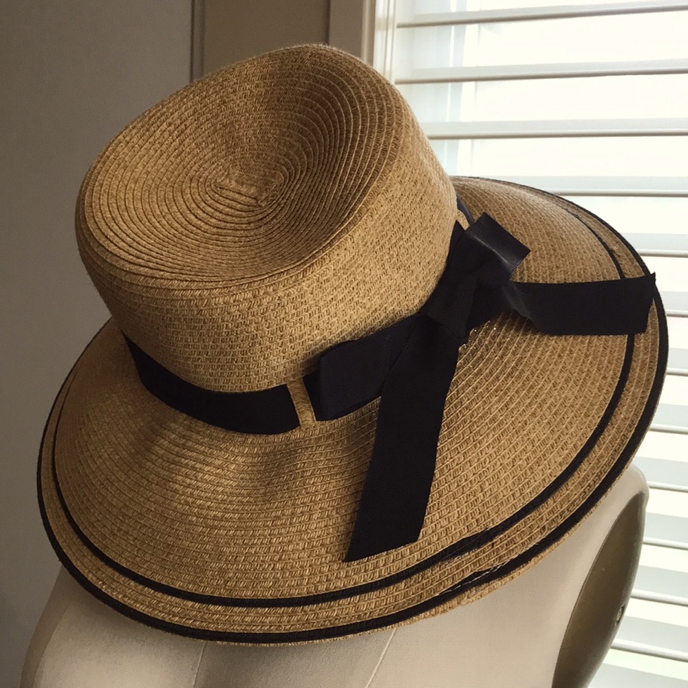 Scala sun hat made of woven paper